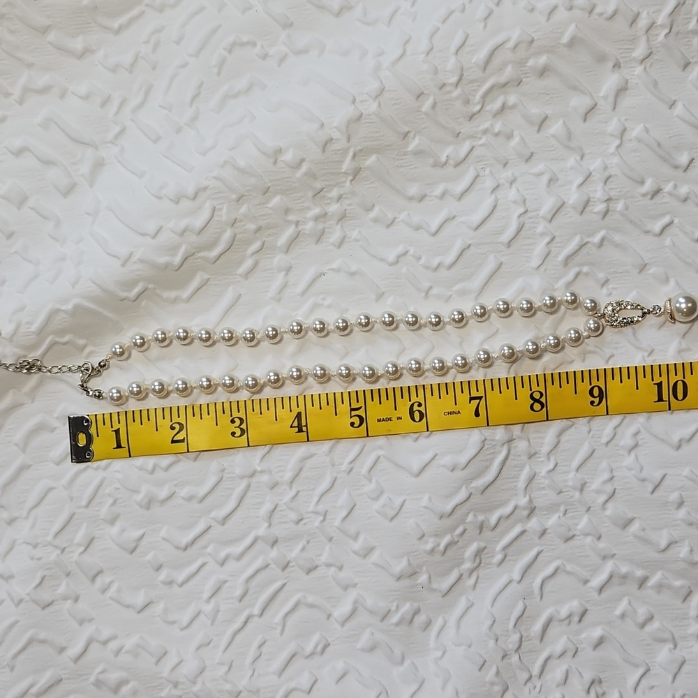 GOLDTONE FAUX PEARL NECKLACE WITH FAUX PEARL PENDANT - Picture 6 of 7